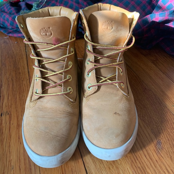 Women’s Timberlands Size 6 - Picture 3 of 6
